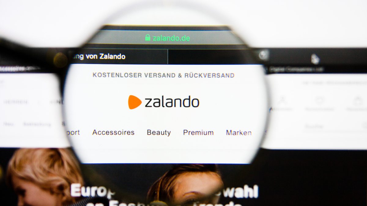 deadline Dosering gordijn DAX Index on Edge as Adidas and Zalando Share Prices Crash